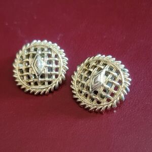 Vintage Small Round Gold Waffle Clip On Earrings